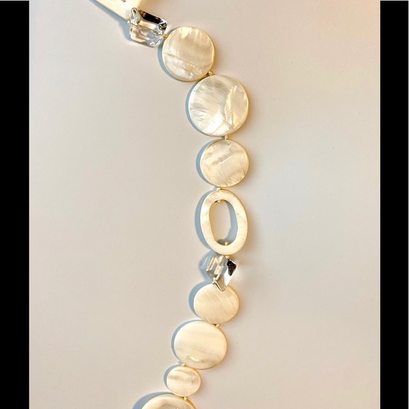 Beautiful Shell Necklace - Picture 3 of 3